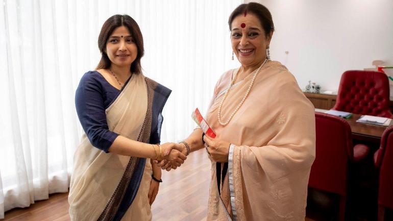 Congress leader Shatrughan Sinha's wife Poonam Sinha joins SP, may contest from Lucknow