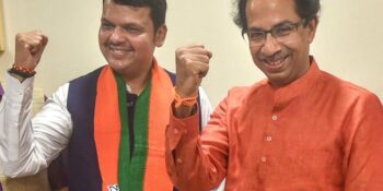 Devendra Fadnavis and Shiv Sena Chief Uddhav Thackeray gesture 2